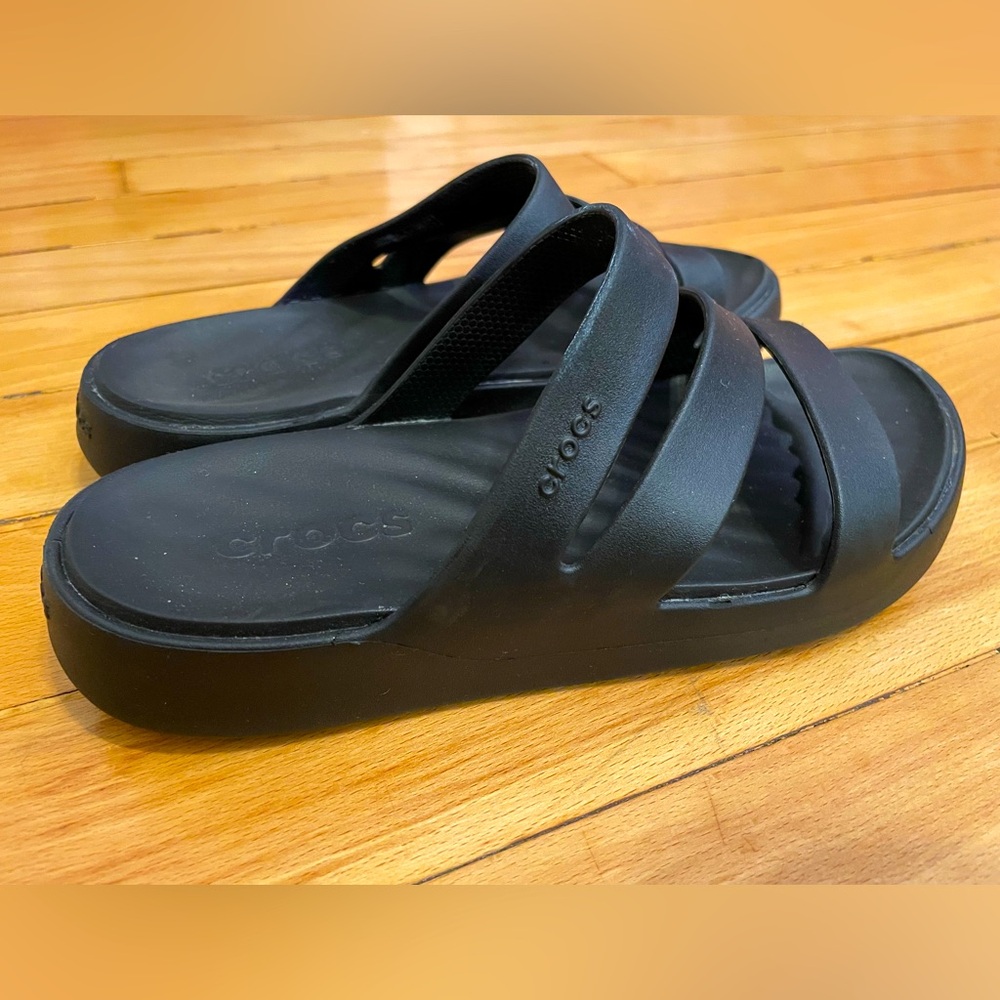 Crocs platform sandals, black, size 6